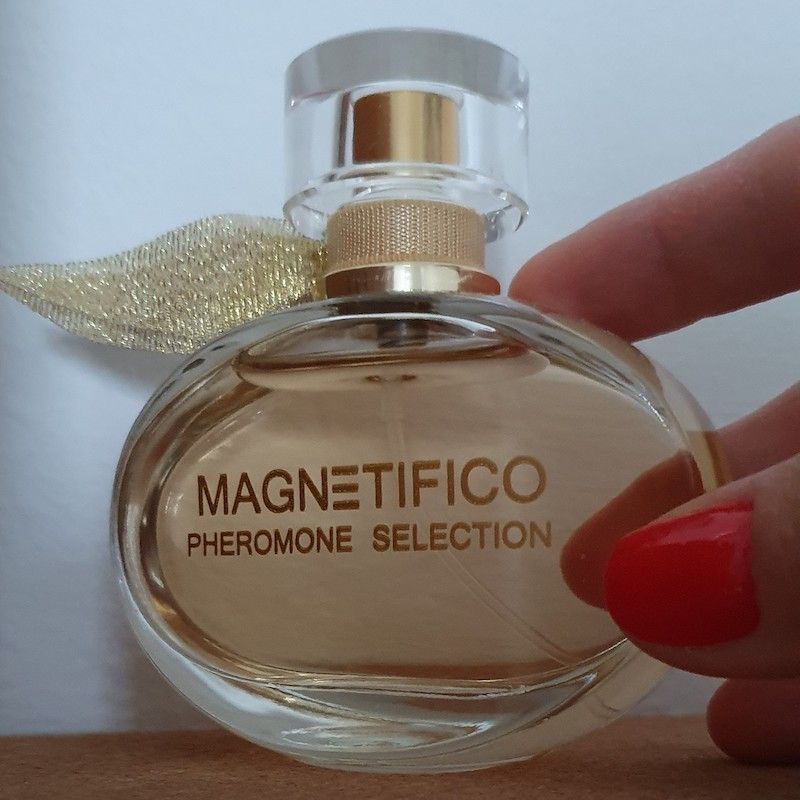 Magnetifico Selection parfém pro ženy s feromony - lahvička